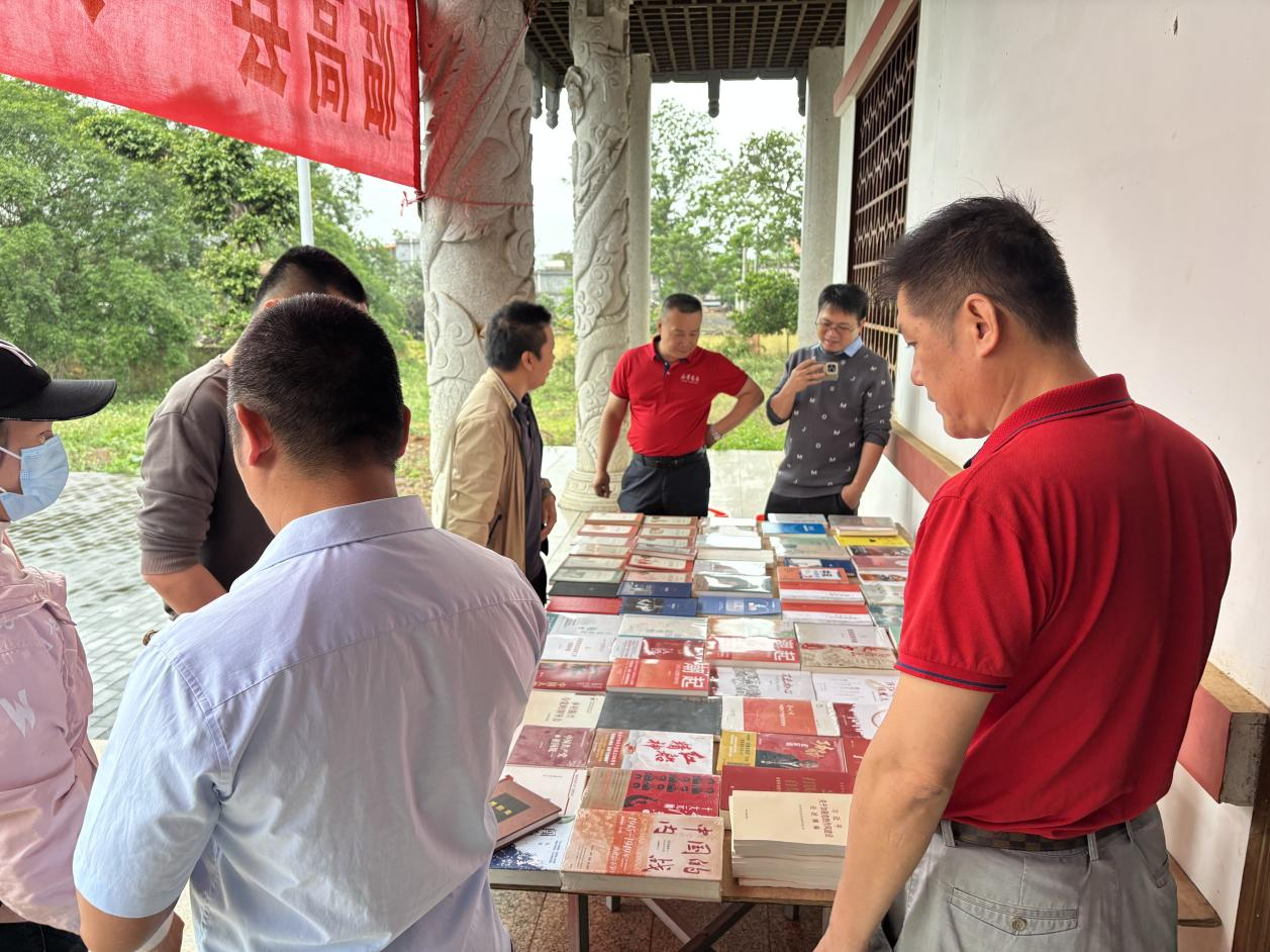 临高县举办“人才大讲堂”暨王佐诗文专题读书会活动