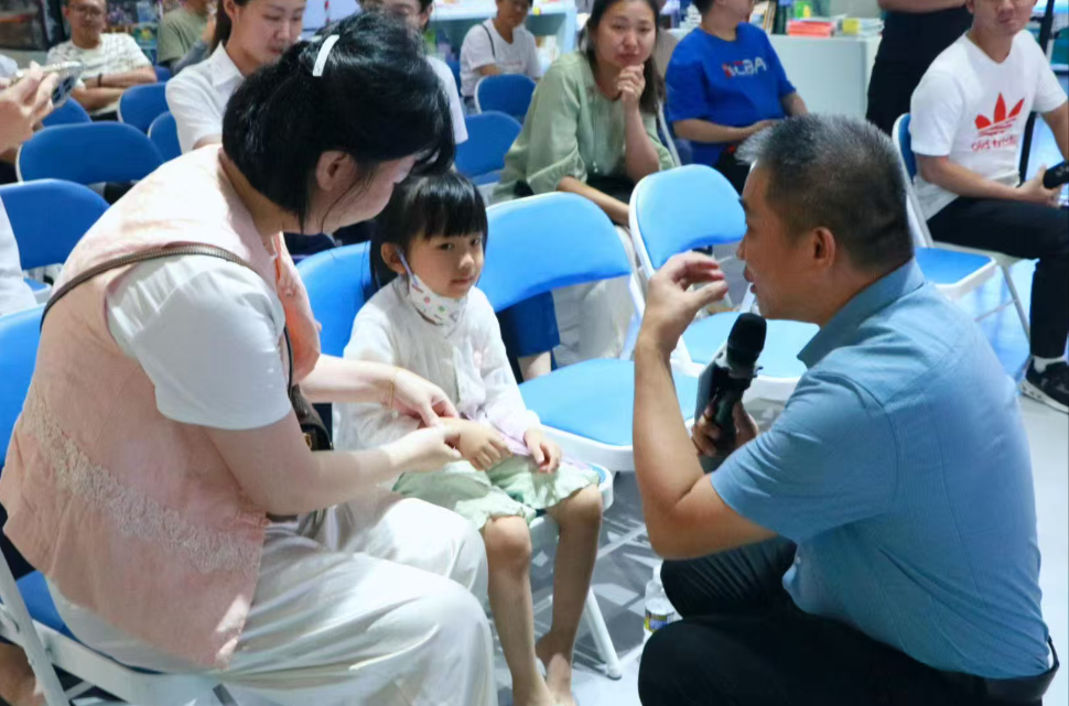 �����»���꿪չ����ʳ������������ҽ����֪ʶ���潲��