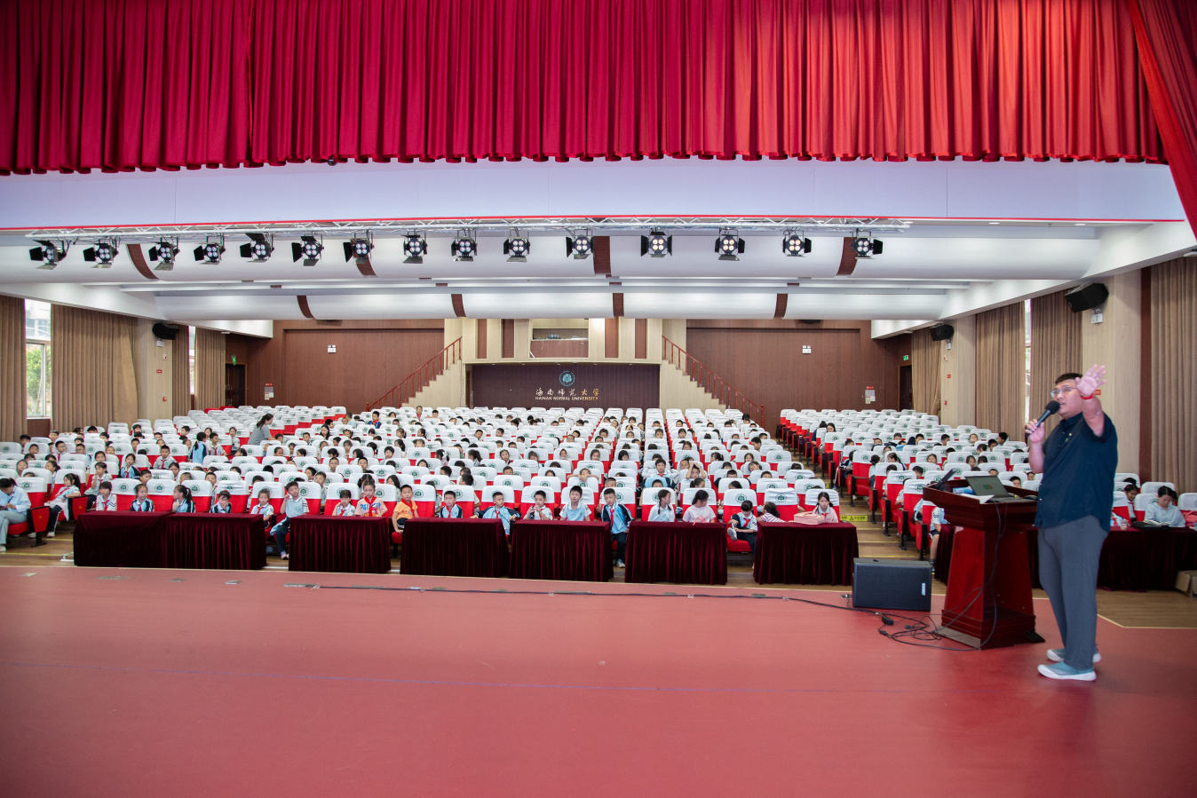 �������»���껤������Ա������������һվ�߽�����ʦ����ѧ����Сѧ