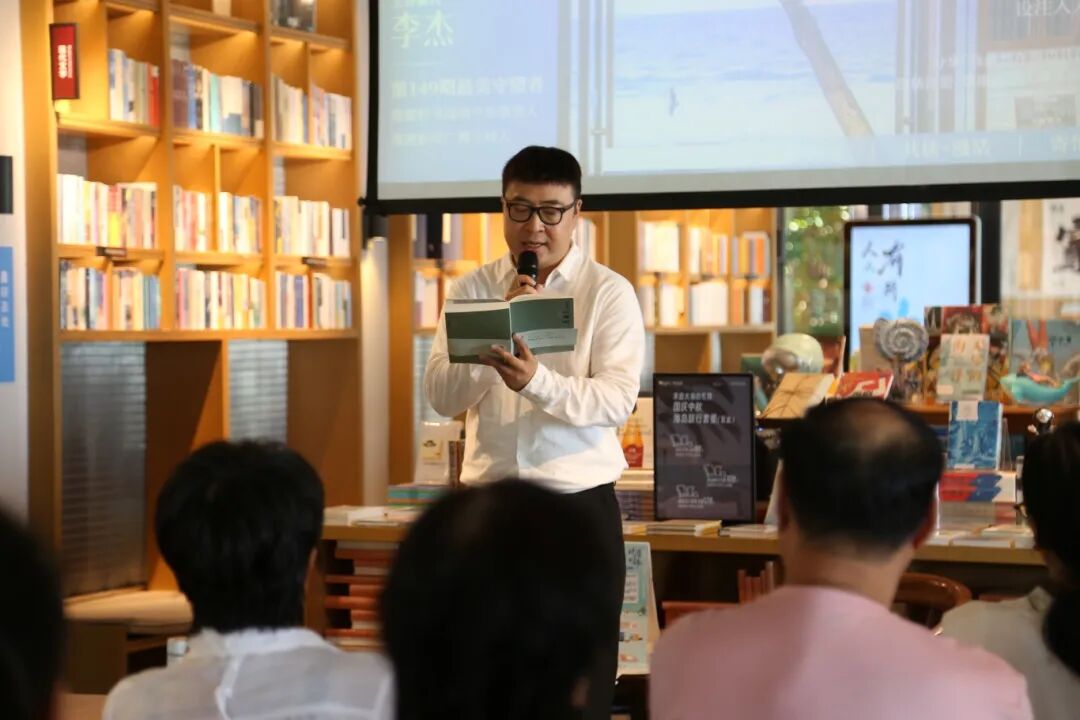 һ����ɽ����֤�Ĺ����������º����Ķ�ƽ̨�������ĸж�˲��