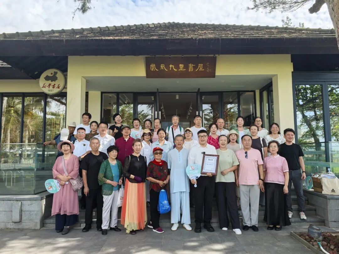 һ����ɽ����֤�Ĺ����������º����Ķ�ƽ̨�������ĸж�˲��