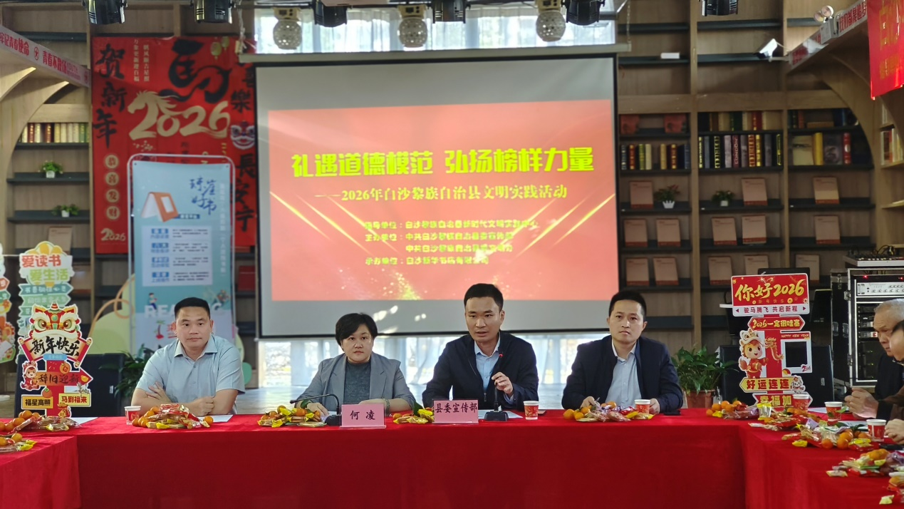 ����������ģ�� �������������  ����ʵ����ڰ�ɳ��ɫ��鿾ٰ�